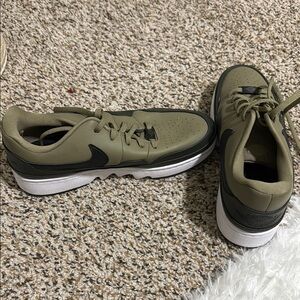 Nike Green and Black Low-Top Sneakers